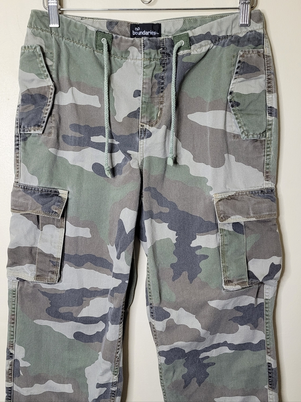 No Boundaries Vintage Y2K  Camo Cargo Pants - Picture 3 of 7